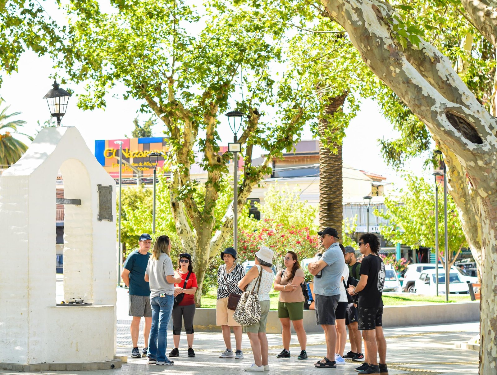 Plaza Sobremonte en Merlo, paseo gratuito con historia y ambiente serrano.
