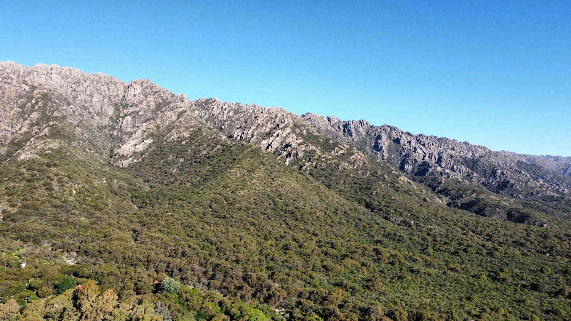 Villa Elena con sierras de fondo, ideal para una caminata romántica en Merlo San Luis.